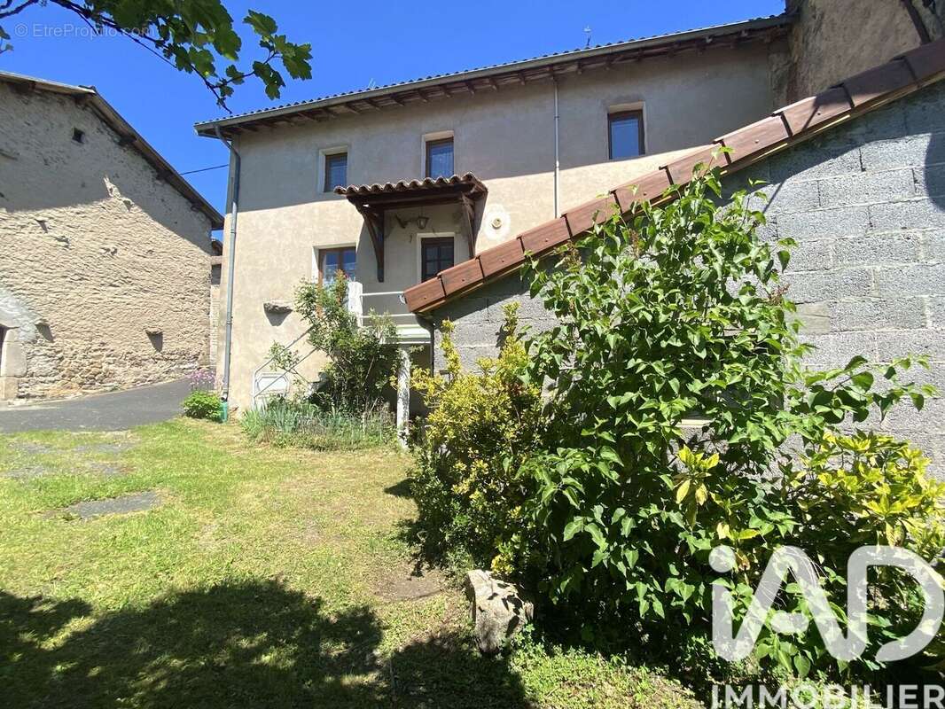 Maison 98 m² à Saint-Bonnet-Le-Bourg  - photo 2