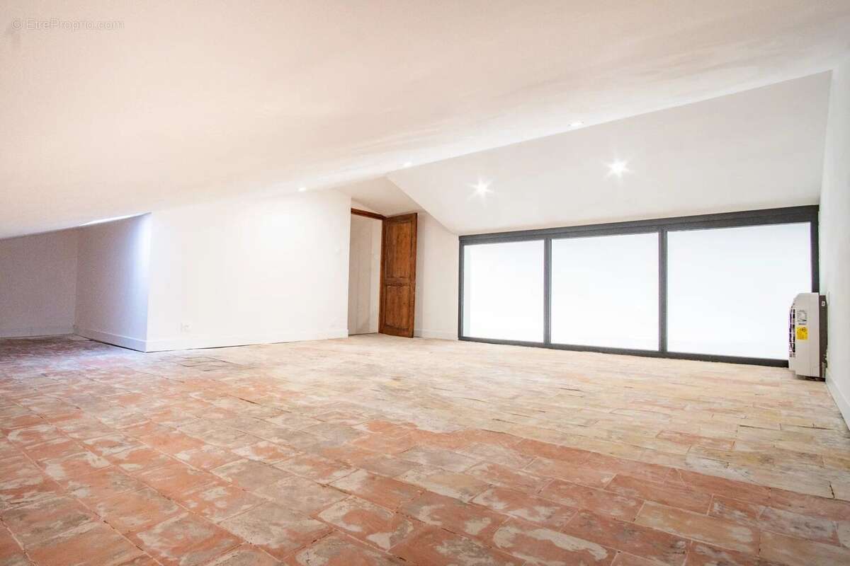 Appartement à POURRIERES