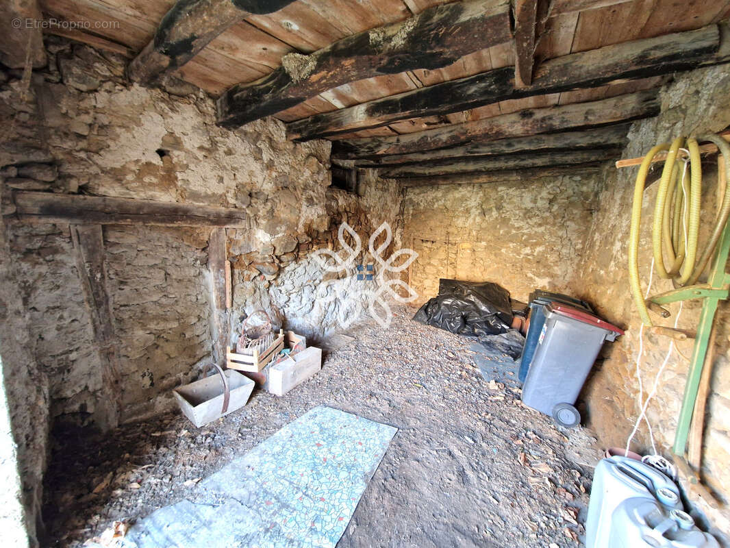 Maison à VILLENEUVE-D'ALLIER