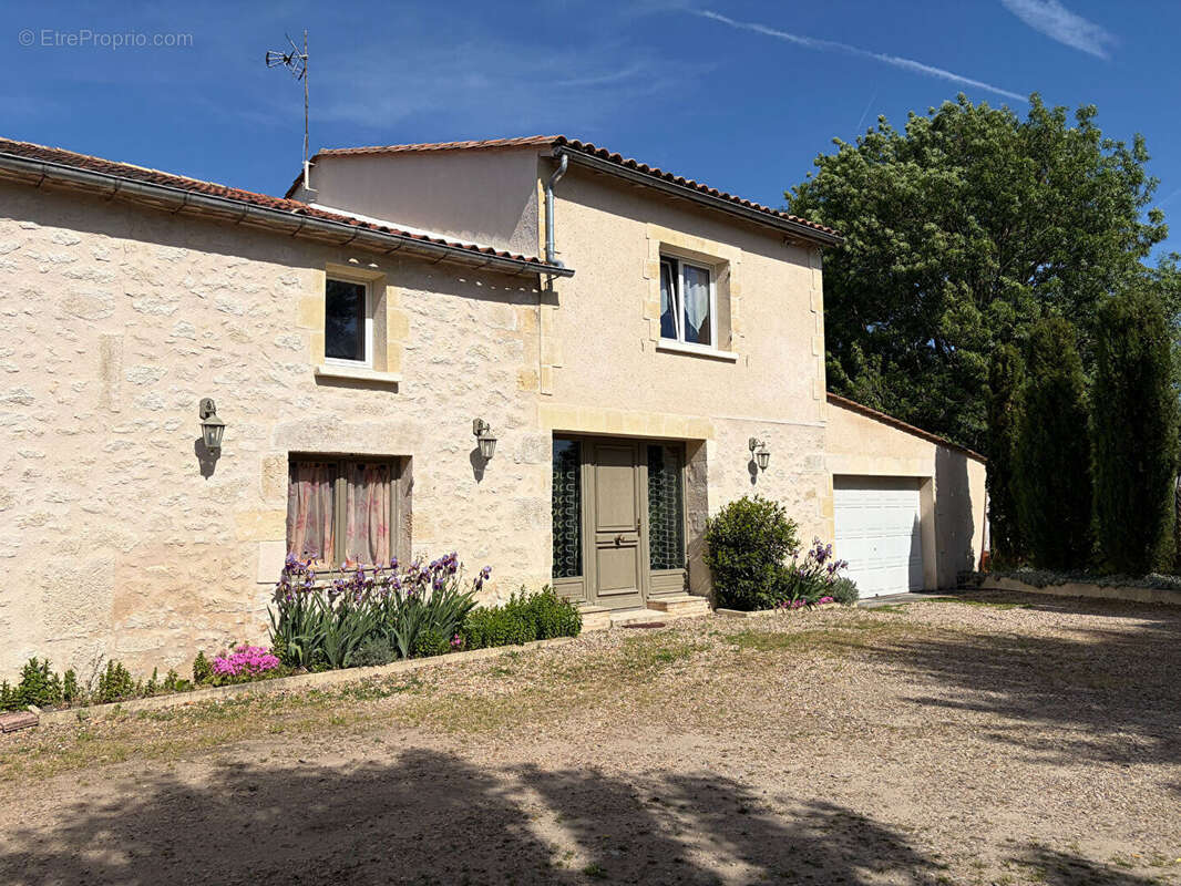 Maison à MONTPEYROUX