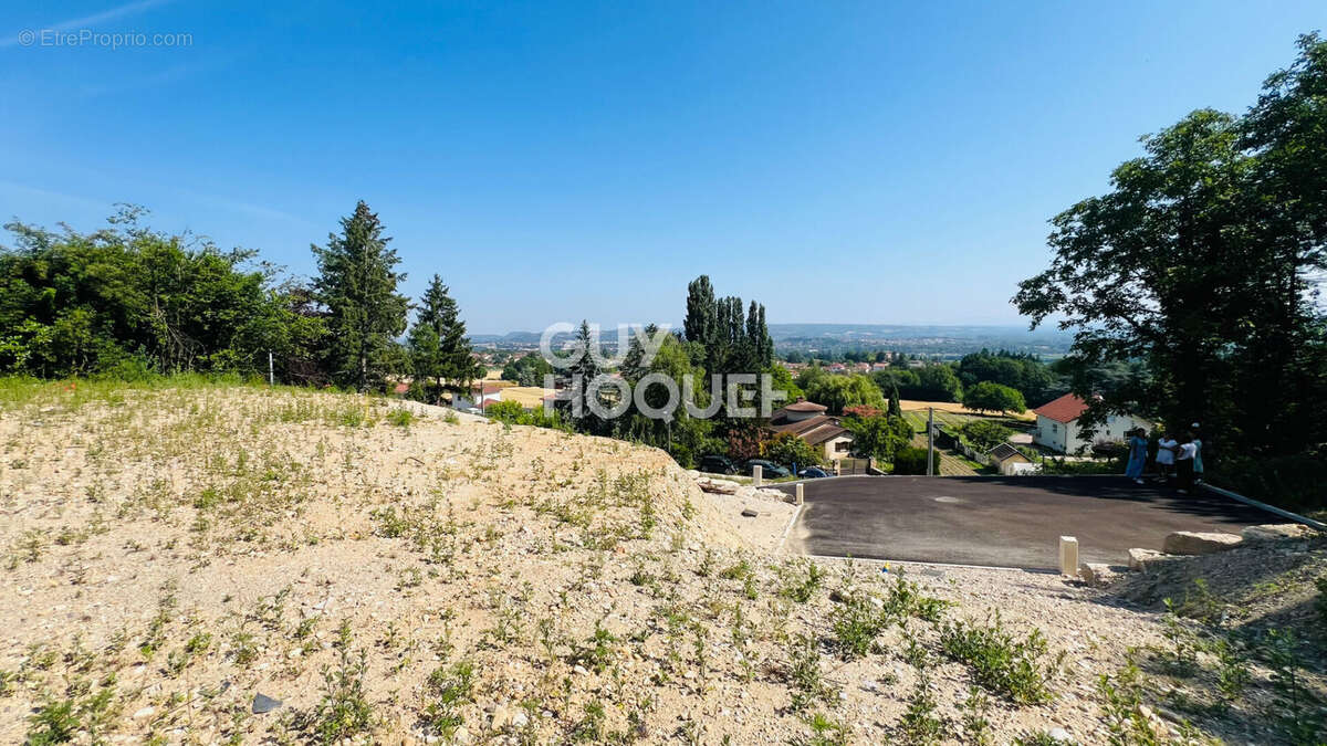 Terrain à SAINT-ALBAN-DE-ROCHE