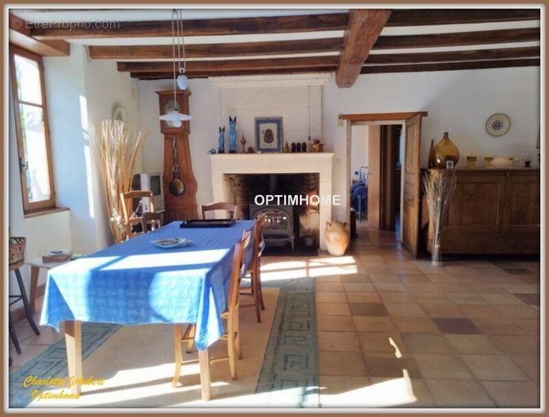 Maison à MONTMOREAU-SAINT-CYBARD