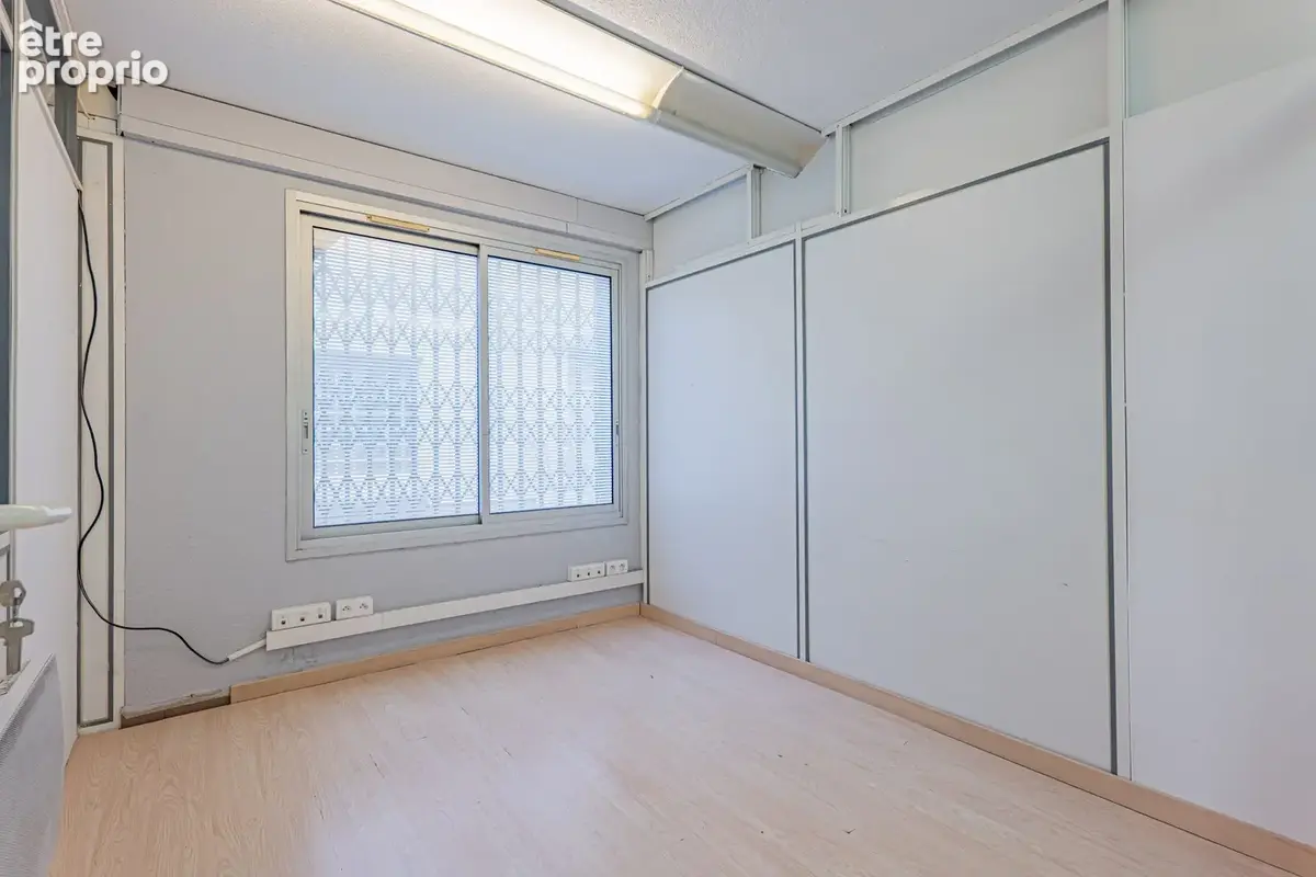 Commerce 150 m² à vendre à Saint-Laurent-Du-Var (06700) - photo 4