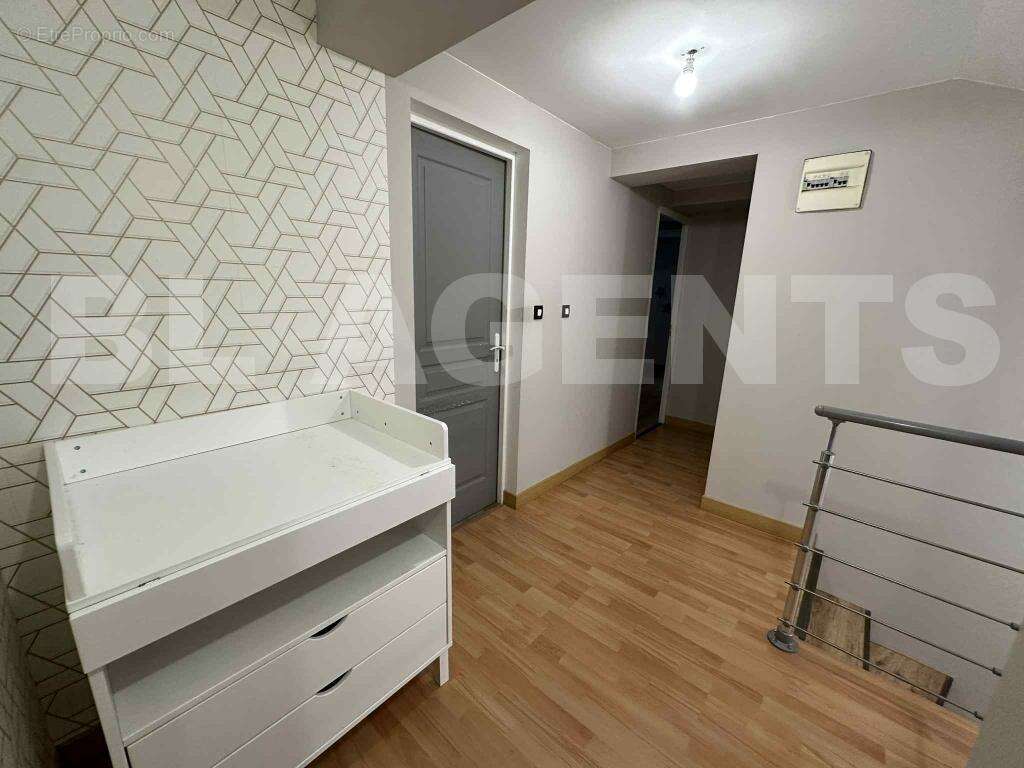 Messenger_creation_EFD7A39C-DFE2-4B47-A39E-D8E909055874 - Maison à LA HORGNE