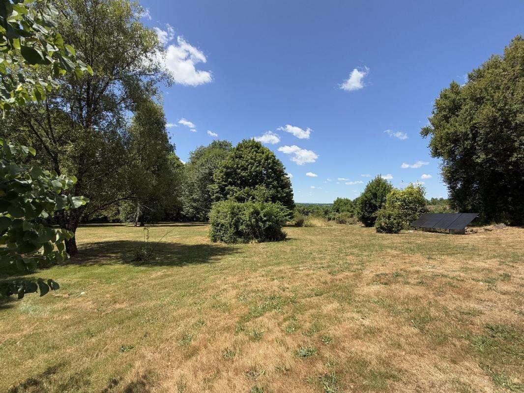 Maison à SAINT-BARTHELEMY-DE-BUSSIERE