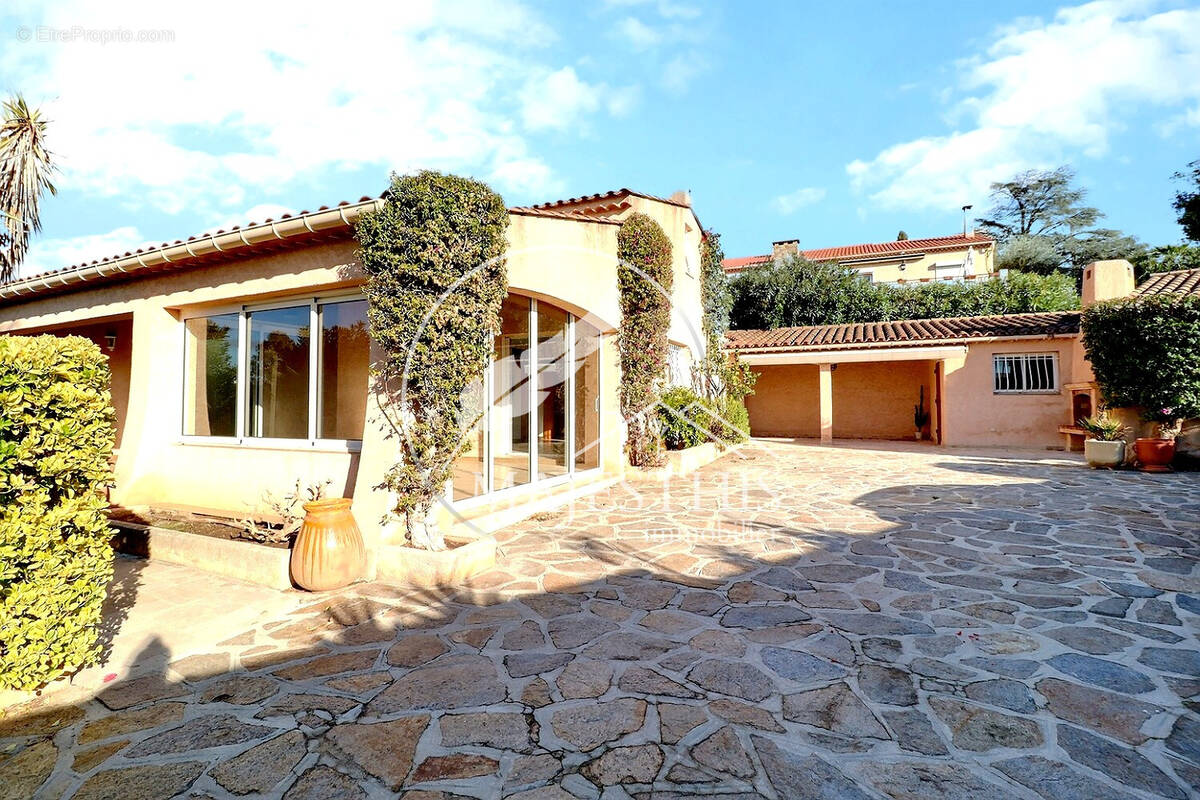 Maison à BORMES-LES-MIMOSAS