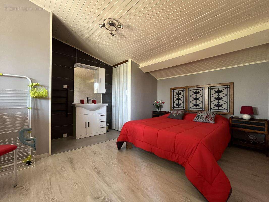 Maison à NOTRE-DAME-DE-L'OSIER