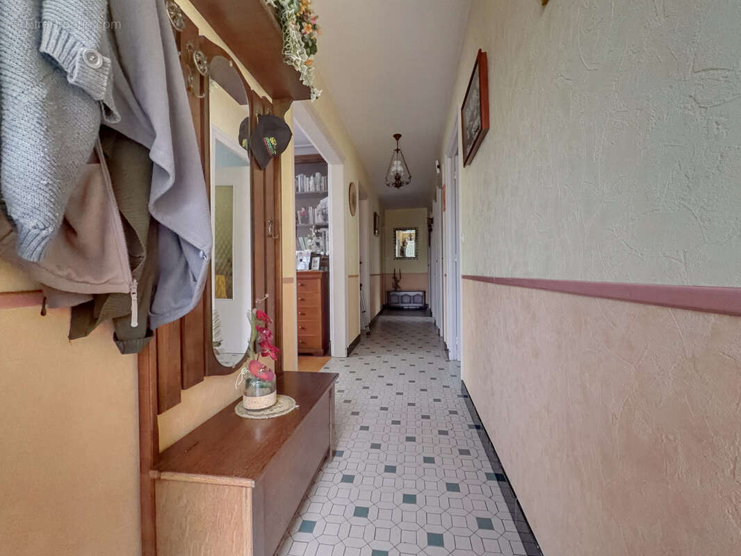 Maison familiale avec sous-sol complet et 3 611 m2 de terrain - Camors - photo 2