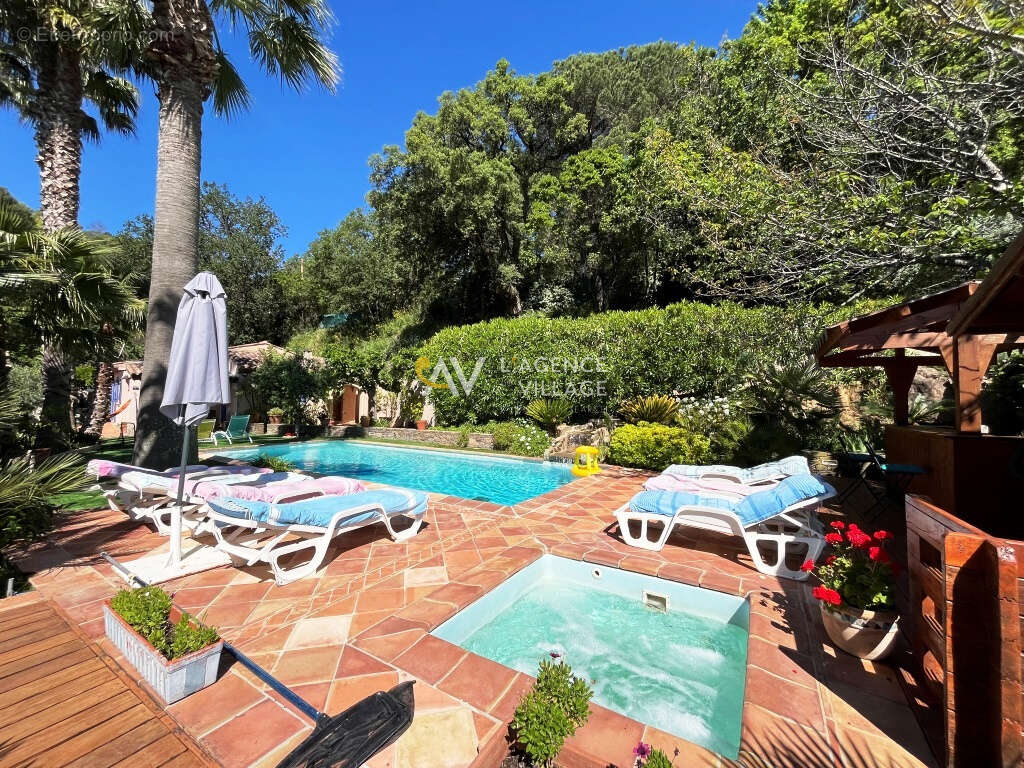 Maison à LA GARDE-FREINET