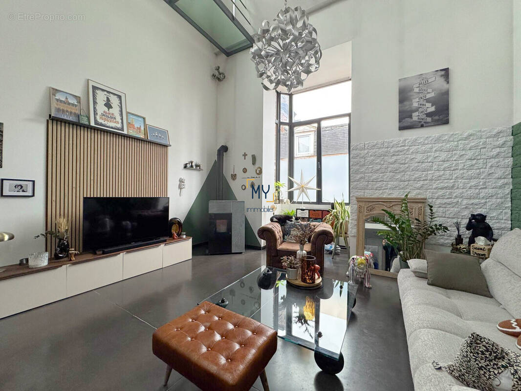 SALON - Loft/Appartement à vendre - 6 pièces - 145 m² - Tourcoing - Appartement à TOURCOING