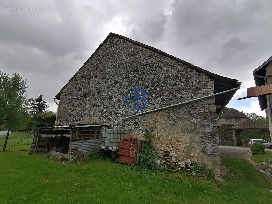 Autre à CEYZERIEU
