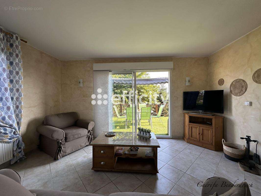 Maison à SAINT-SEURIN-DE-PRATS