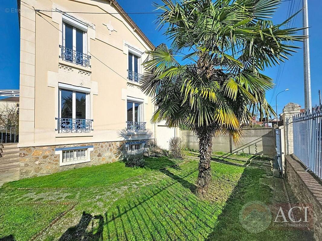 Maison à DEUIL-LA-BARRE