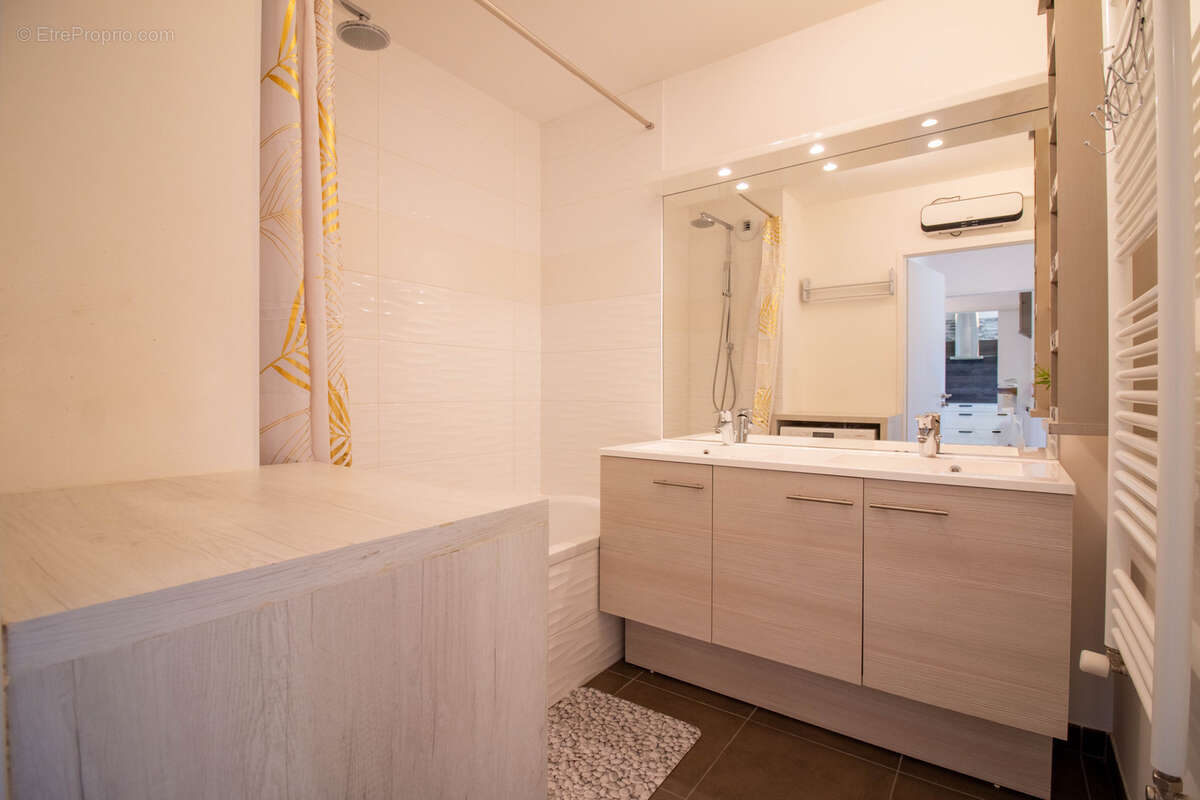 Appartement à CRUSEILLES