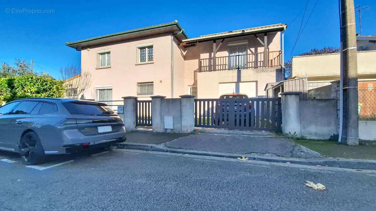 Maison à VILLENAVE-D'ORNON