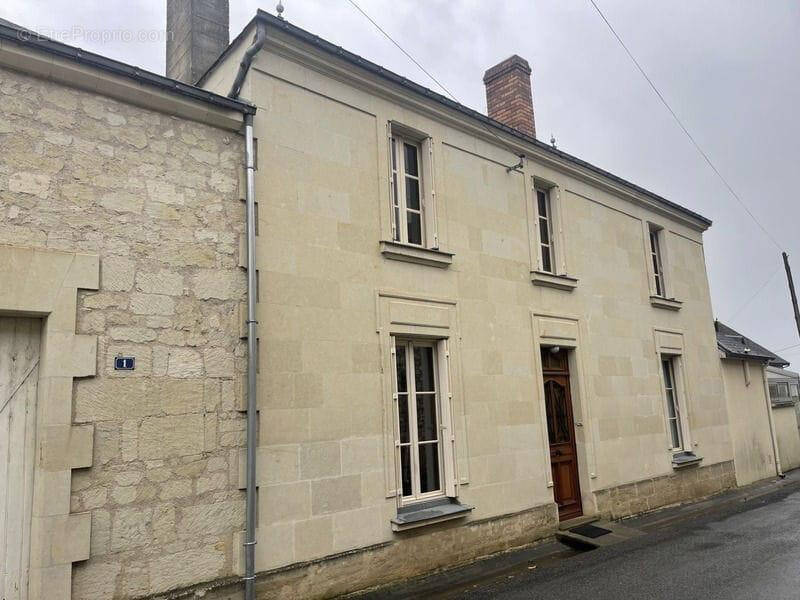 Maison à LE PUY-NOTRE-DAME