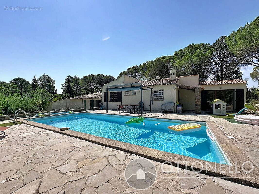 Maison à ROQUEBRUNE-SUR-ARGENS