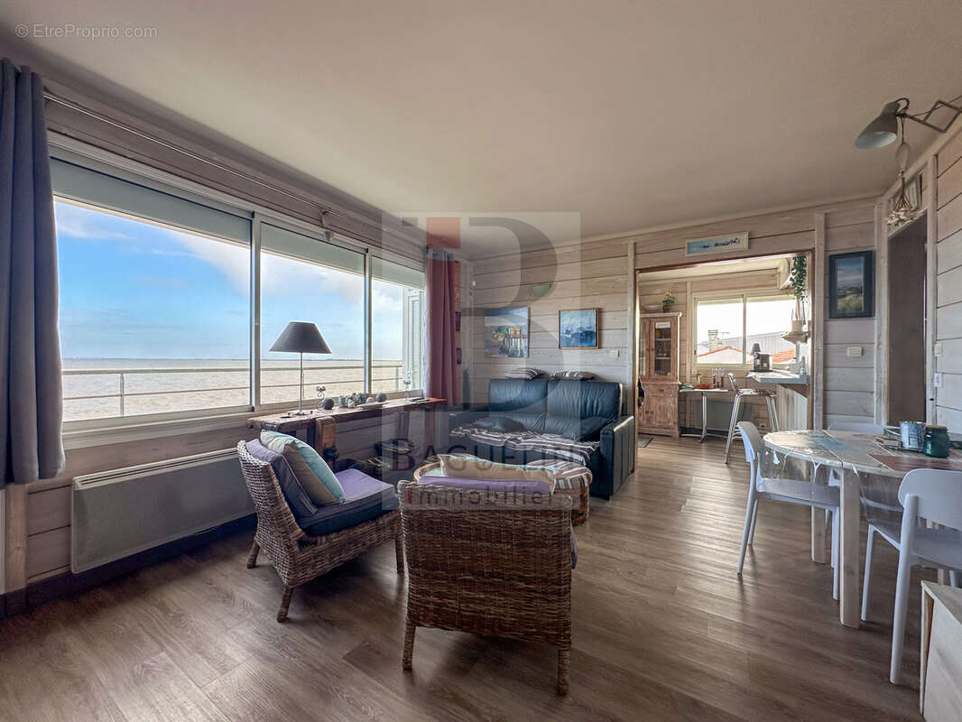 Appartement à FOURAS