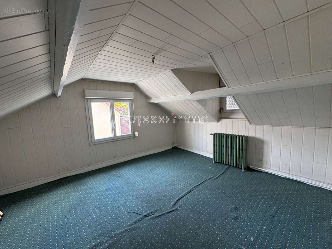 Commerce à DEVILLE-LES-ROUEN