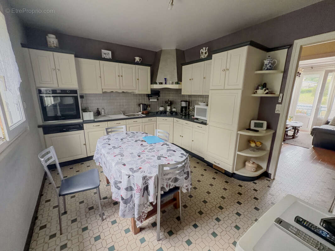 Maison familiale avec sous-sol complet et 3 611 m2 de terrain - Camors - photo 5