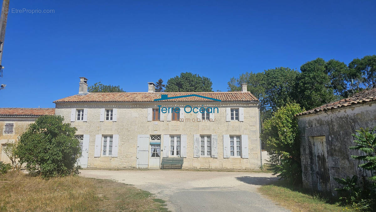 Maison à SAINT-ROMAIN-DE-BENET