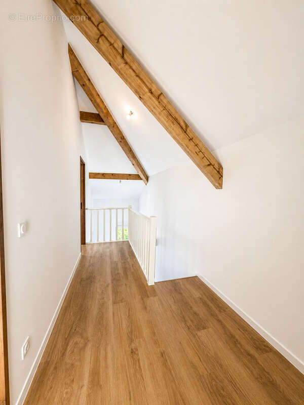 EXCLUSIVITÉ   Appartement T4 de 113 m2 utiles (104,49 m2 Loi Carrez)   Centre-ville de Cranves-Sales - photo 7