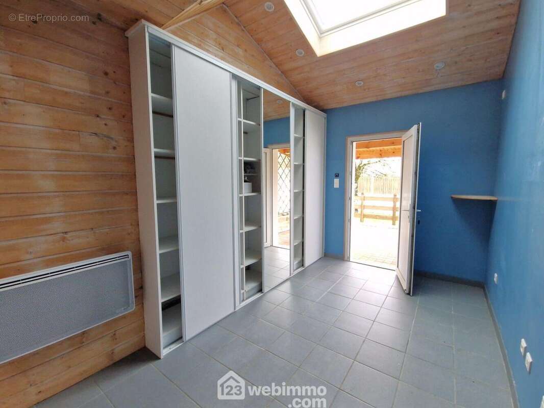 Pièce d'appoint avec accès à l'extérieur pour bureau, chambre... - Maison à LA ROCHE-SUR-YON