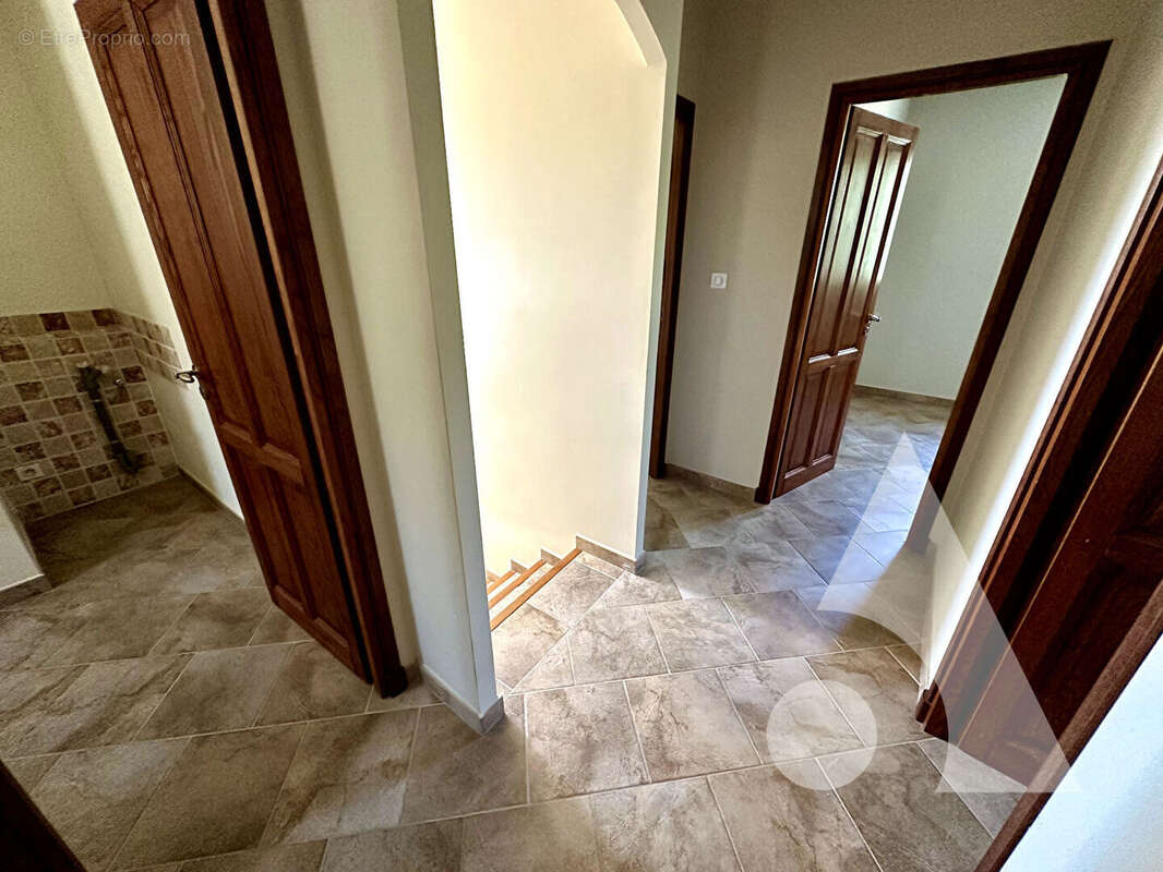 Villa de 224m² sur un terrain de  832 m² sur un terrain clos à Lorgues - photo 10