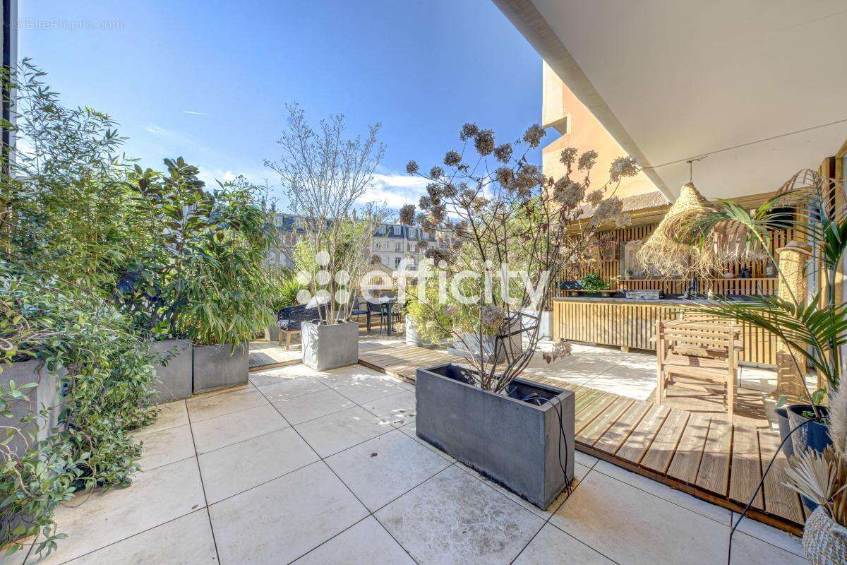 Appartement à PARIS-17E