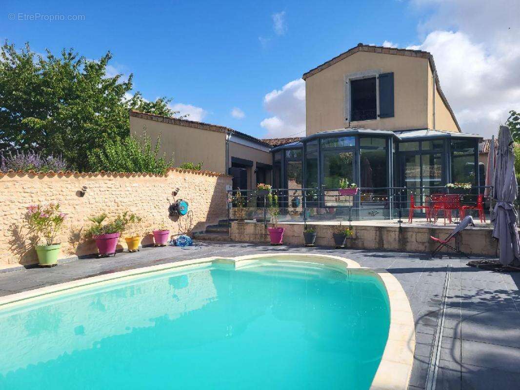 Maison 269 m² à Saint-Jean-D'angely  - photo 2
