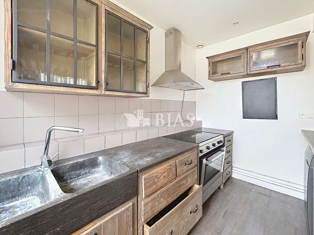 Maison 125 m² à La Riviere-Saint-Sauveur  - photo 4
