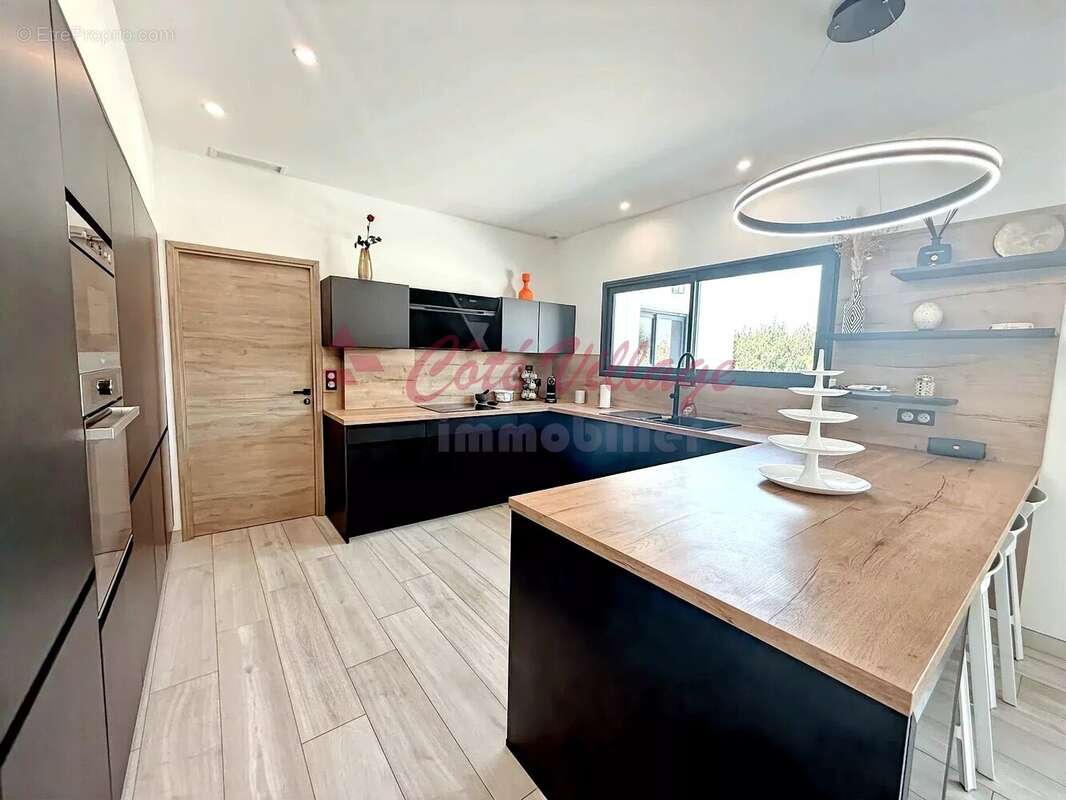 Superbe maison de plain-pied avec vue dégagée , piscine et garage - photo 8