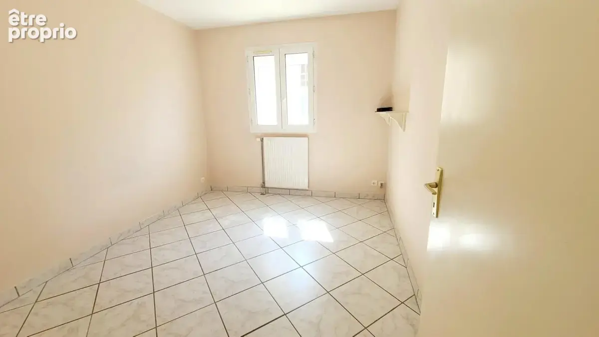 Chartres- appartement 73.55 m² - ascenseur - balcon - cave et parking - photo 9