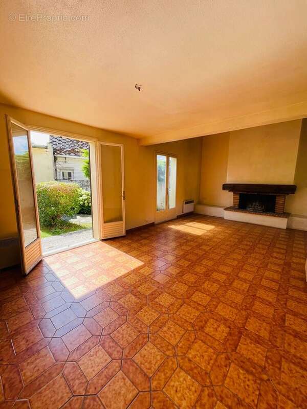 Maison à GUIZANCOURT