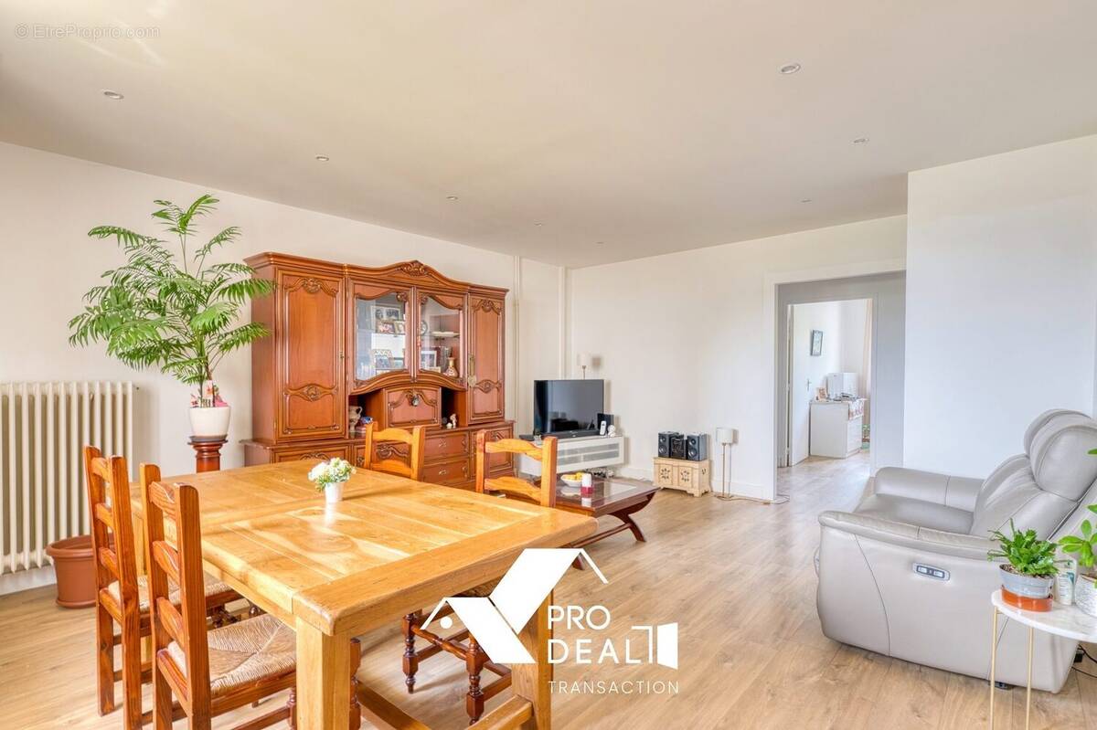 Appartement à MEYZIEU