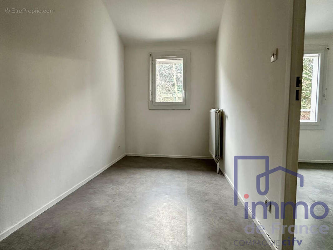 Maison à SAINT-PRIEST-EN-JAREZ