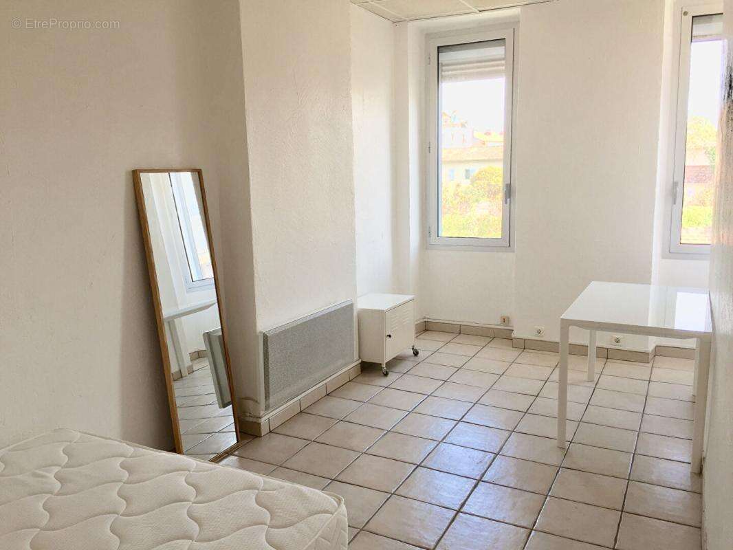 Appartement à MARSEILLE-3E