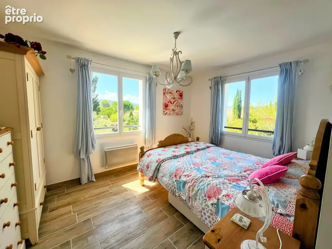 Maison Familiale Indépendante avec Piscine et Jardins, à Proximité du Centre Ville - photo 11