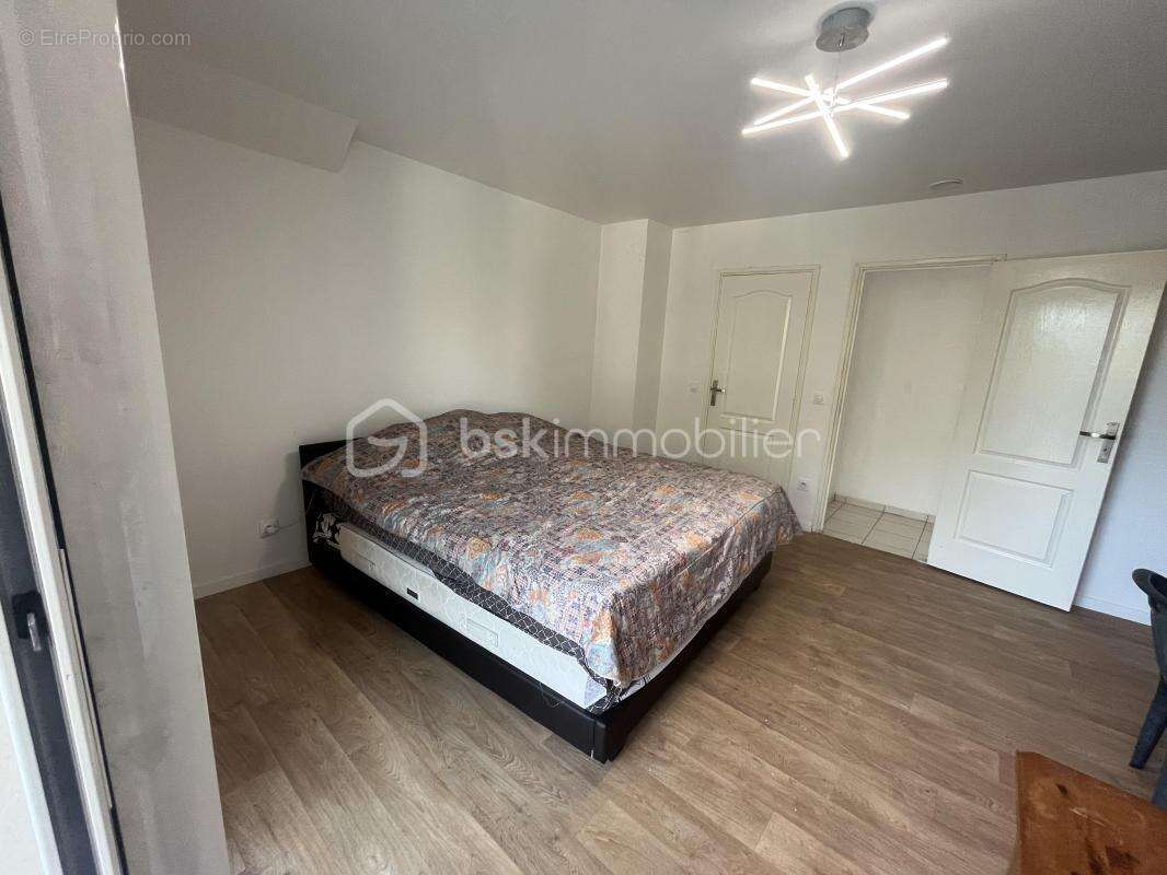 Maison à CRECY-LA-CHAPELLE