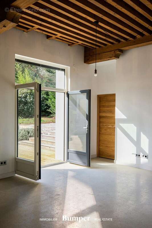 Maison à SAINT-GENIS-LAVAL