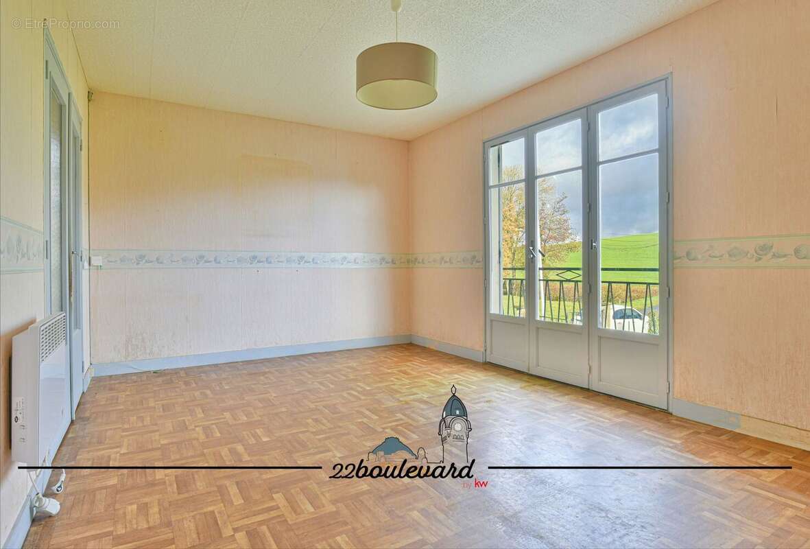 Maison à SAINT-JUNIEN-LES-COMBES