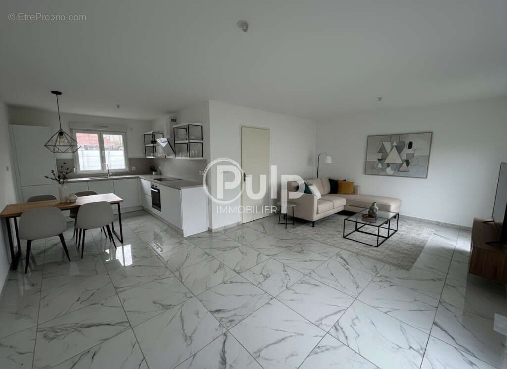 Maison à OSTRICOURT