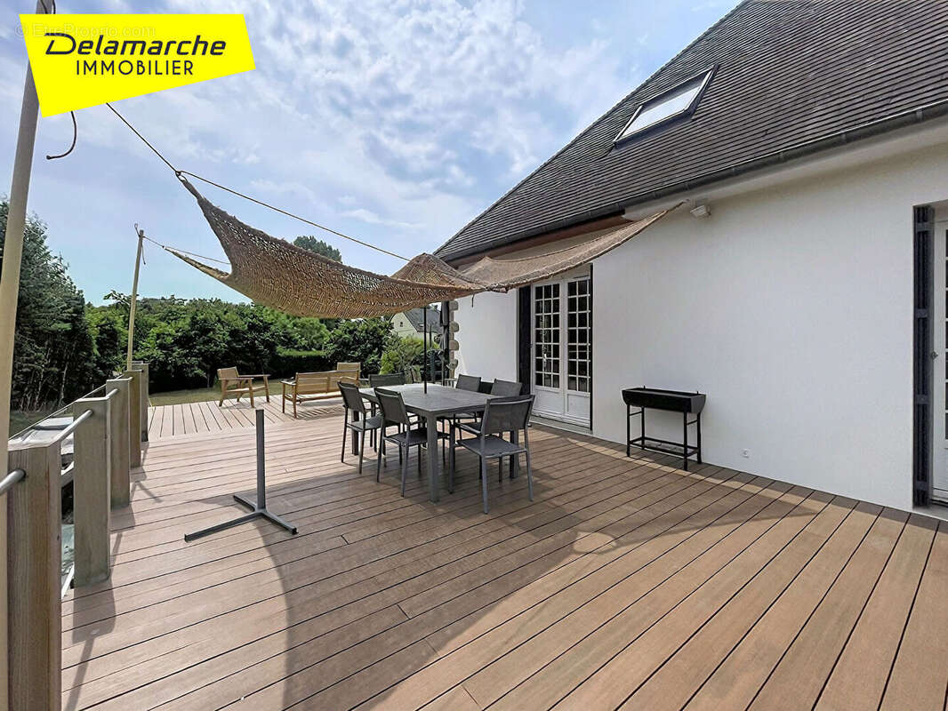 A VENDRE  AVRANCHES Maison avec Piscine au Val Saint Pere, 6 pièces et terrain de 2000 m² proche A84  entre Rennes et Caen - photo 2