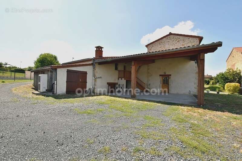 Maison à EGLISENEUVE-PRES-BILLOM