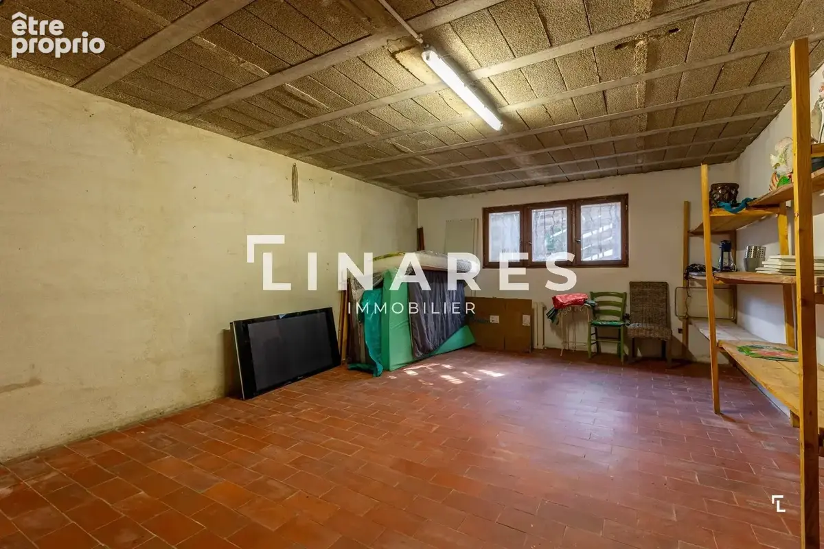 LA SECRÈTE - Villa T5 de 188m² - Dépendance T2 aménagée de 50m² - Sous-sol de  95m² - Garage de 25m² - Terrain de 710m² - 13012 - photo 19