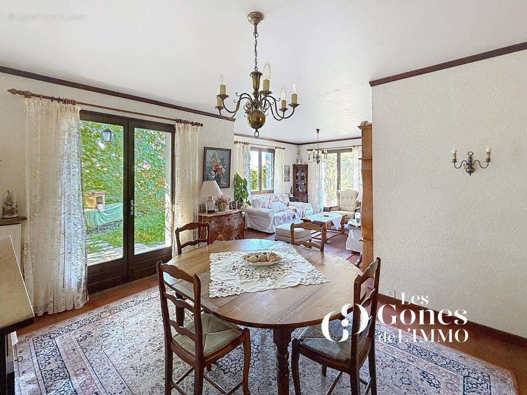 Maison à SAINT-GENIS-LES-OLLIERES