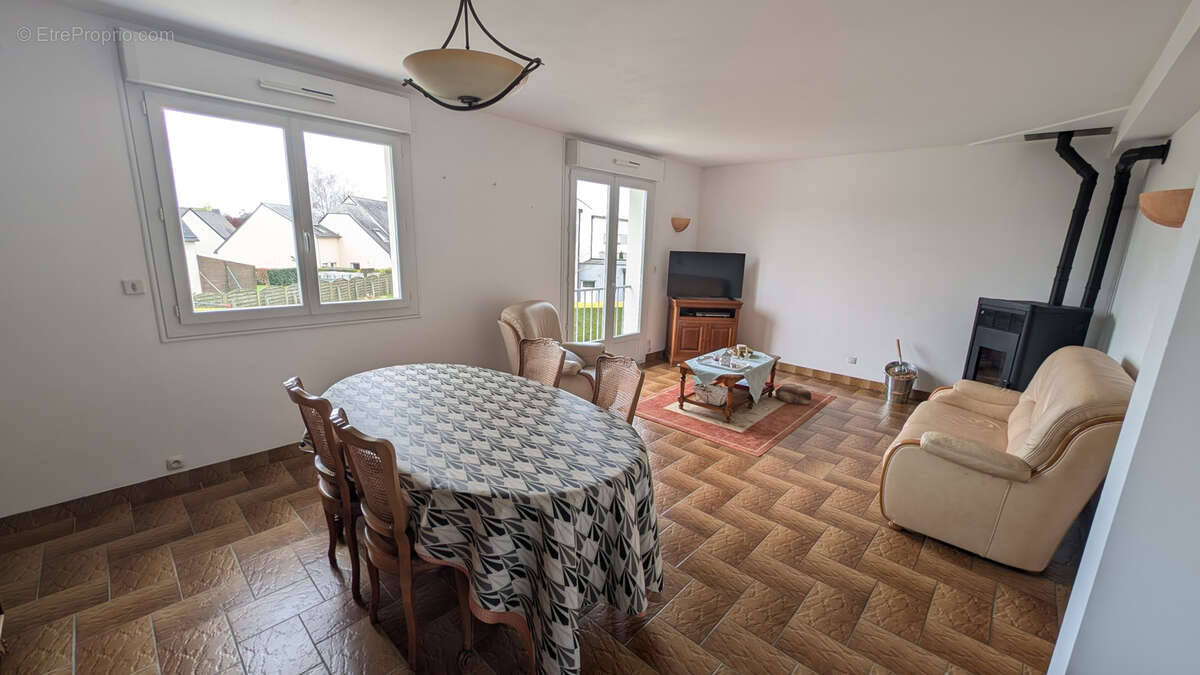 Maison à JANZE