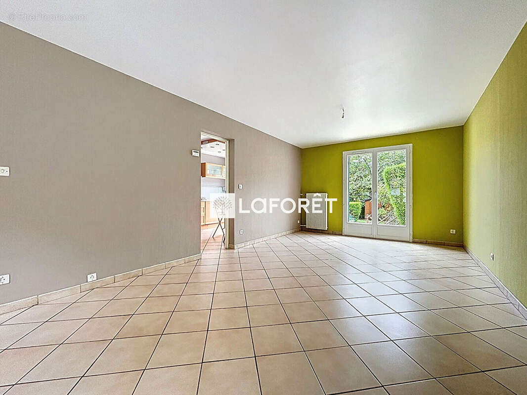 Maison à VERT-SAINT-DENIS