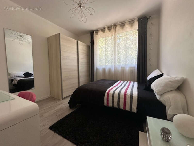 La Roche-sur-Yon, maison avec garage et jardin clos, trois chambres - photo 6