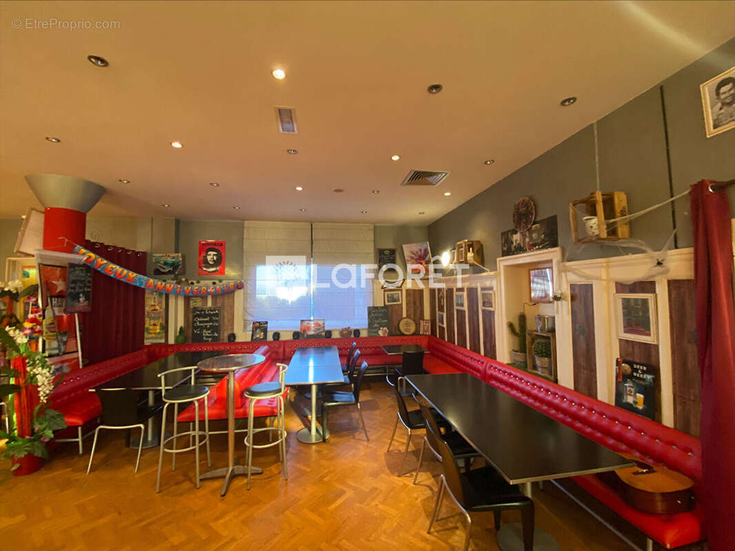 Commerce à VILLAGE-NEUF